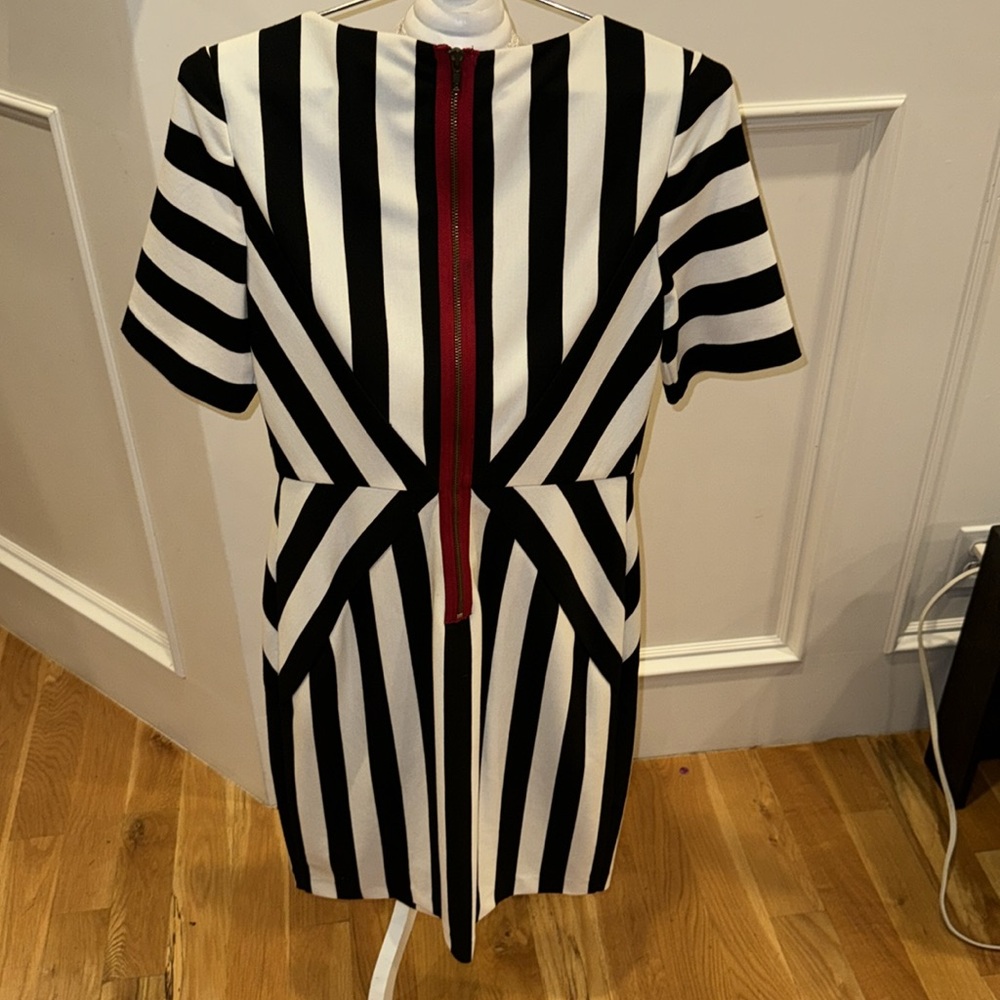 Black-and-white striped dress, size 6 - Picture 5 of 7